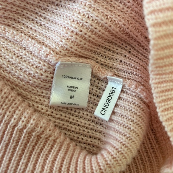 NWOT Soho New York & Company Women’s Ribbed Knit V-Neck Pullover Sweater - Picture 5 of 6